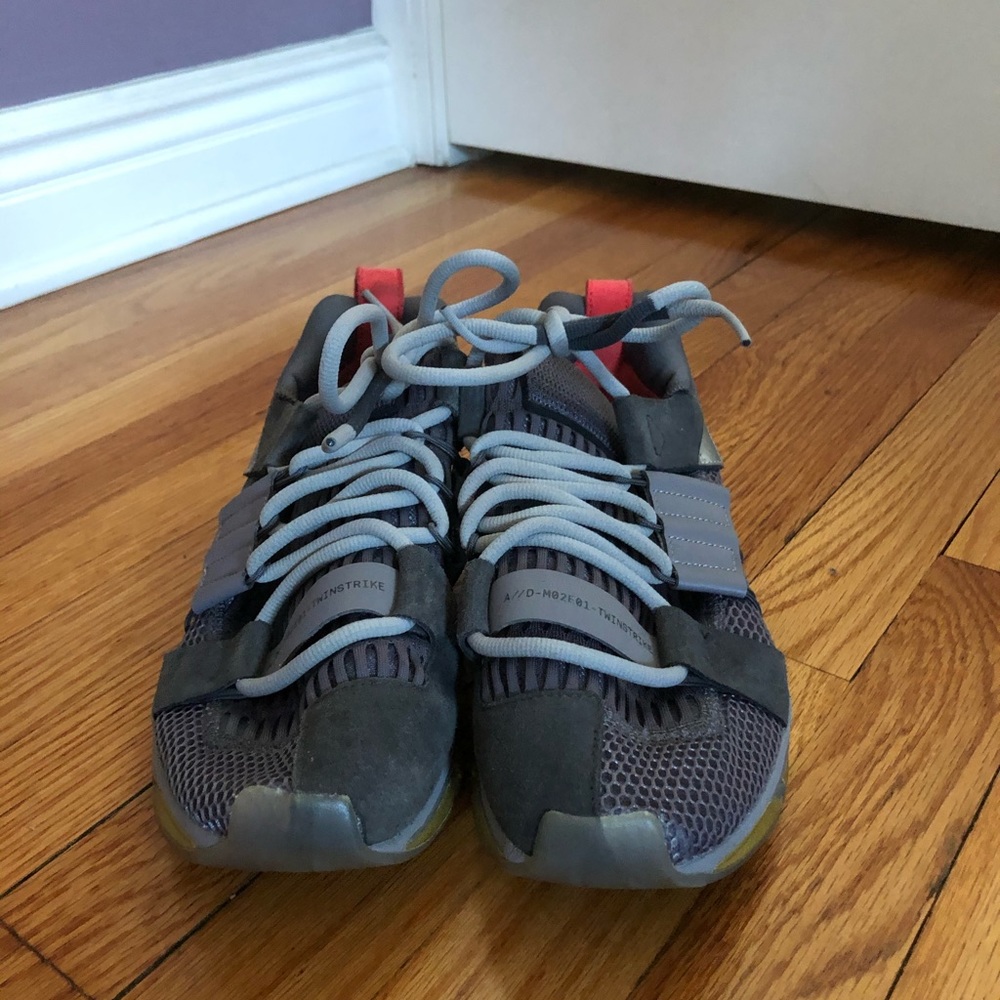 Adidas a//d-m02e01-twinstrike